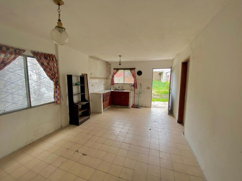 Venta Casa A Reciclar 3 Dormitorios Gran Terreno Paso Molino