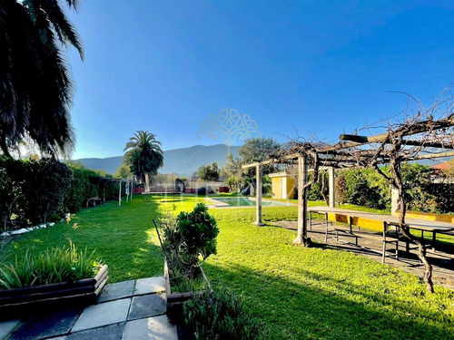 Casa En Venta De 5 Dorm. En Olmué