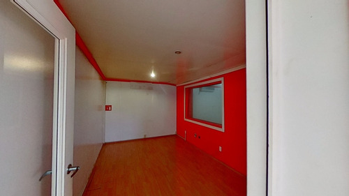 Edificio De Oficinas En Zona Comercial