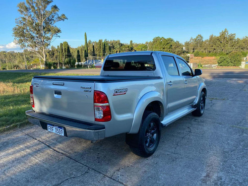 Toyota Hilux Srv 3.0 (permuto)