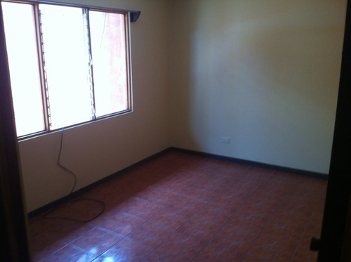 Imagen 6 de 8 de Apartamento Amplio, 5ta Entrada De Los Adobes
