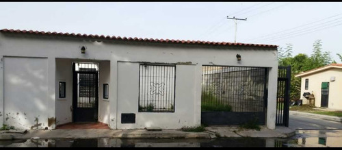 Imagen 4 de 12 de Venta Casa Urbanizacion Las Gardenias