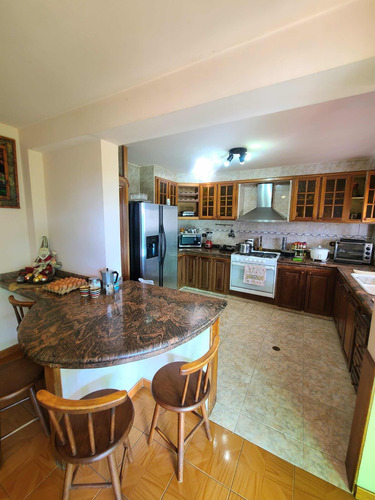 Venta Casa En La Prestigiosa Urb. Los Picachos Los Teques