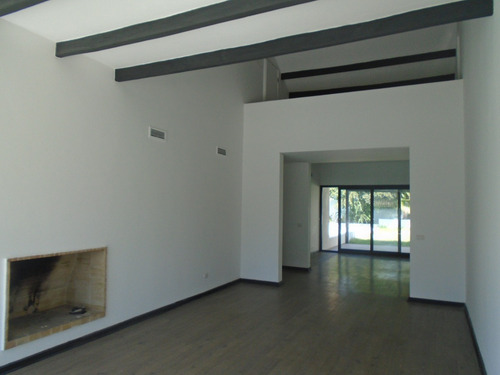Camino Mirasol - 100% Remodelada - 6 Estacionamientos -