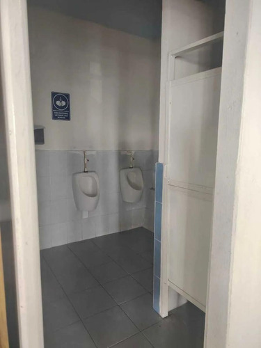 Renta De Local Comercial En Av. Lago De Guadalupe, Con Departamento Incluido