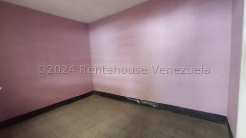Casa En Venta, Los Dos Caminos #25-4938