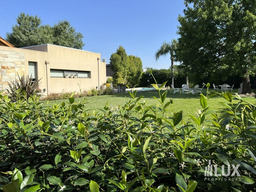 Imagen 25 de 30 de Venta Casa 3 Dormitorios Jardín Piscina Quincho . Av Pellegrini Al 100 Roldán