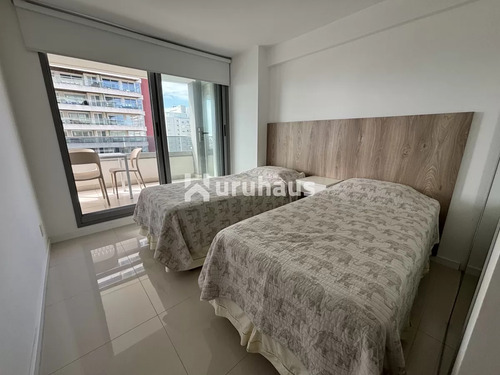 Venta Brava Dos Dormitorios Parada 7, Una Cuadra Del Mar