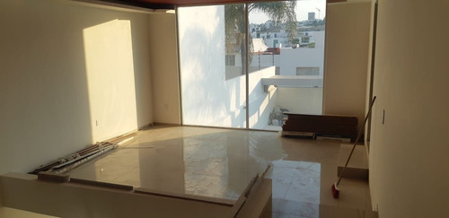 Imagen 1 de 21 de Venta Casa Remodelada Con Alberca Propia En Cumbres Del Lago