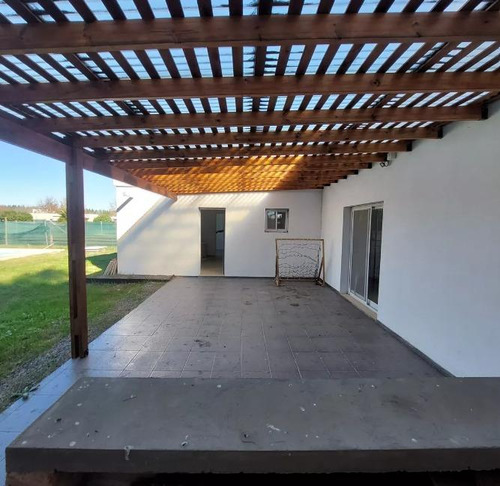 Casa En Venta - 4 Dormitorios 2 Baños - Cochera - 1.362mts2 - Haras Del Sur Ii