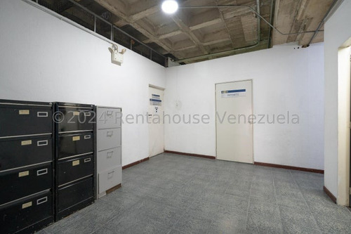 LG Vendo Local Comercial, El Concesionario De Carros Más Grande De Caracas, Ubicado En Santa Rosalía Av. Roosevelt