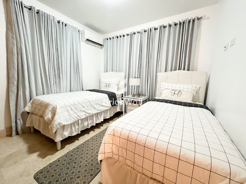 Apartamento De Alquiler Amueblado Con Patio Y Piscina