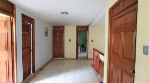 Imagen 19 de 30 de Vendo Hermosa Y Amplia Casa, Ubicada En Un Lugar De Ensueño, Rodeada De Naturaleza, Excelente Precio, 3 Salas, 4 Dormitorios, Alta Plusvalia Y Seguridad