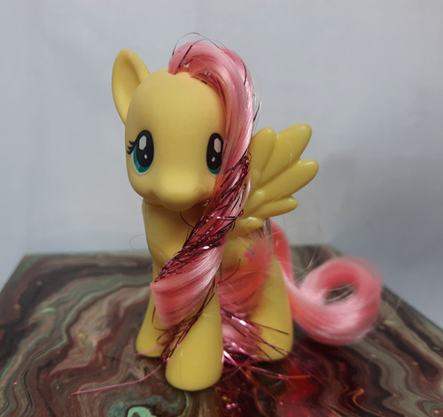 My Little Pony Fluttershy Ojos Tristes Con Tinsel G4
