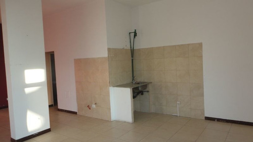 Imagen 5 de 8 de Excelente Local En Caseros Zona Centro
