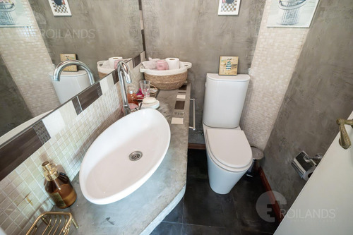 Venta Casa 7 Ambientes Con Patio, Cochera Y Playroom En Almagro