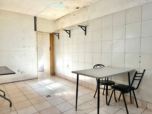 Venta Local Al Frente Con Patio Zona Constitución