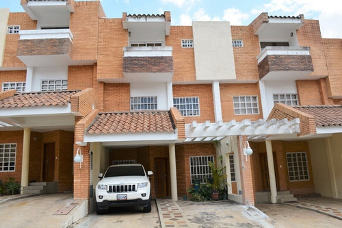 Imagen 2 de 22 de Townhouse En Alquiler En Res. Monte Plata, Mañongo Mp