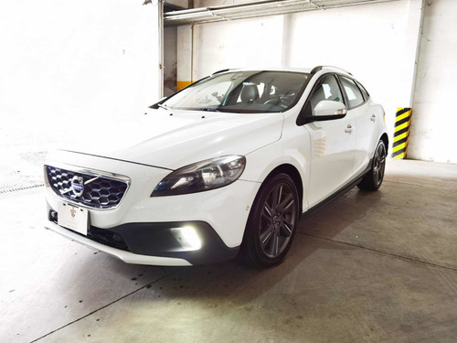 Imagen 2 de 11 de Volvo V40 2014 1.6 Adittion T3 Mt