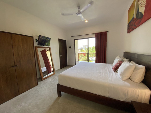 Casa - Hotel En Venta En Tulum, Quintana Roo, Santiago , Con 6 Habitaciones En Excelente Ubicación.