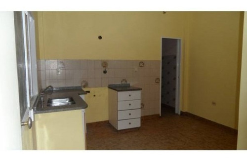 Imagen 9 de 11 de Alquiler Casa De 4 Ambientes Con Patio Y Cocheras - La Tablada