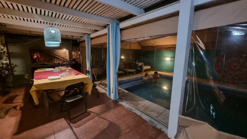 Imagen 4 de 17 de Casa Con Piscina Climatizada Y Cerrada En La Barra .5 Dor 12 Personas Parrillero Techado Cerrado:aire En Cada Cuarto Toda Cercada A 3 Del Mar. Por Favor Por Whatsapp.