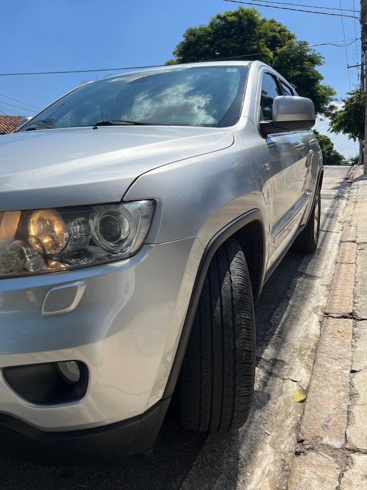 Jeep Grand Cherokee 3.6 Laredo Aut. 5p