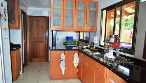 5 Dorm + Serv., Hermoso Jardín, Piscina, Excelente Ubicación