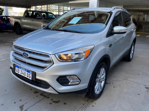 Ginza. Ford Kuga Sel 2.0l Ecoboost 6at Awd 2017