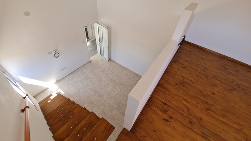 Imagen 3 de 19 de Venta Departamento Planta Alta - Pilar