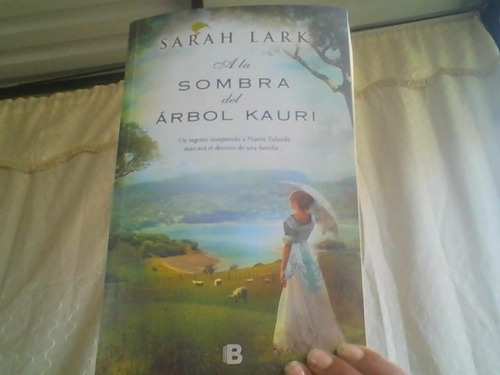 A La Sombra Del Arbol Kauri 