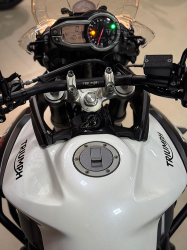 Triumph Tiger 800 Xcx