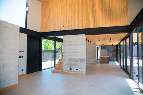 Increible Casa Minimalista-colegio Newland