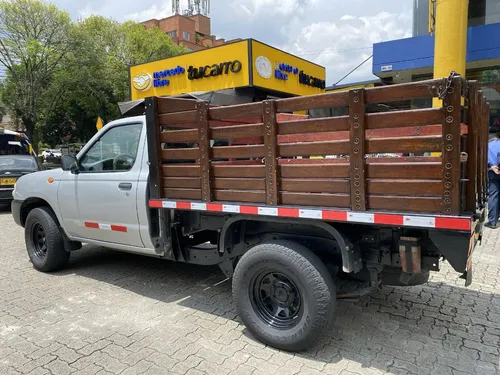 Nissan Np300 Frontier 2.4 Estacas 2013