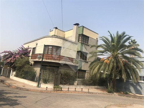 Casa En Venta De 6 Dorm. En Ñuñoa