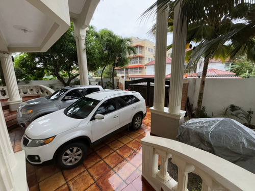 Casa En Venta Con 4 Habitaciones En Santo Domingo Este.