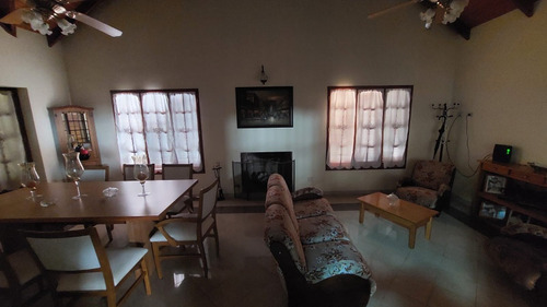 Casa Tipo Chalet, 3 Hab., Impecable Estado, Zona Privilegiad