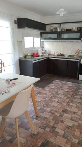 Casa En Venta - 3 Dormitorios 2 Baños - Cochera - 250mts2 - San Alfonso, Villa Allende