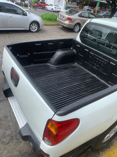 Imagen 8 de 15 de Mitsubishi L200 Diesel Doble Cabina 4x4 2015