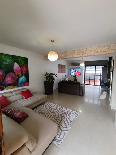 Cb.venta Tonwhouse Mañongo. Conj. Resd. Las Trinitarias.