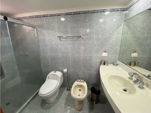 Se Alquila Apto 130m2 3h+s/3b+s/2p Las Mesetas