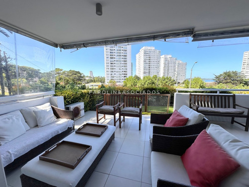 Departamento En Venta De 3 Dormitorios Con Parrillero Propio, Mansa Punta Del Este