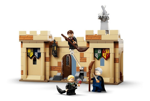 Imagen 3 de 7 de Lego® Harry Potter - Hogwarts: 1º Lección De Vuelo (76395)