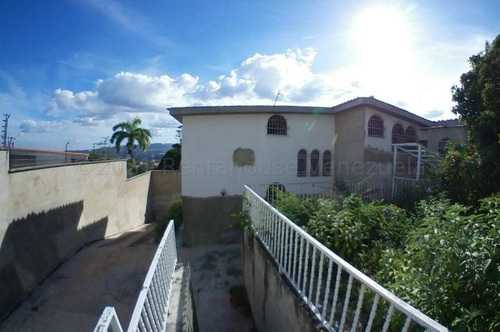 Imagen 12 de 30 de Casas En Venta En Colinas De Santa Rosa Barquisimeto Código Flex: 22-6835 & 0424 556 57 59 Rentahouse Centro Occidente Monica C.