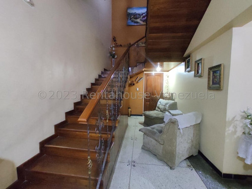 25-10984 Casa En Venta, Urb. Santa Rita, Maracay Mord