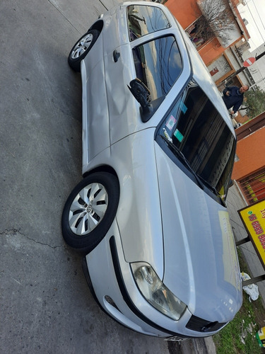 Imagen 4 de 6 de Volkswagen Gol 1.6 Mi Deejay 2005