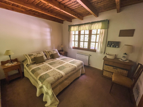 Imagen 10 de 15 de Alquiler Temporario Casa Rústica En Bariloche Cerca De La Playa Y Del Centro De Esquí Cerro Catedral. Bed & Breakfast Exclusivo Para Esquiadores.