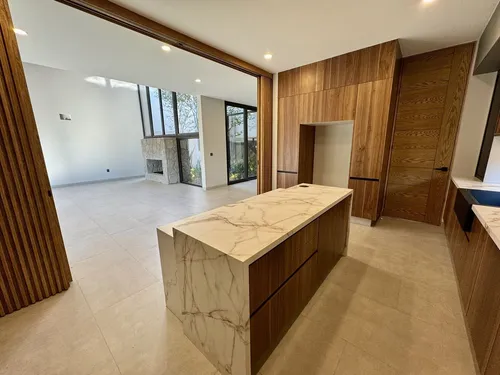 Residencia De Lujo Con Alberca, Área Verde Posterior- Altozano