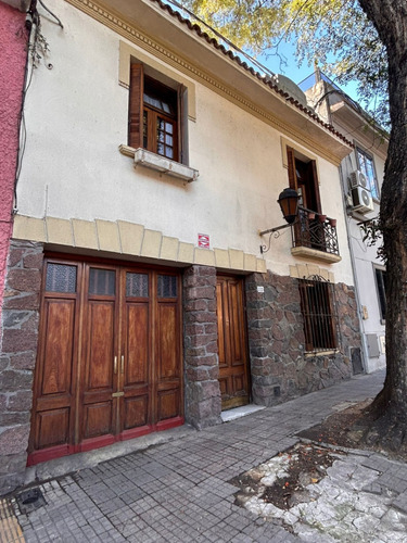 Casa En Venta Punta Carretas! Joaquin Nuñez Y C,mora, P.unico! Gje. Patio.