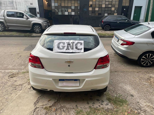 Imagen 23 de 25 de Chevrolet Onix 2019 1.4 Joy Ls